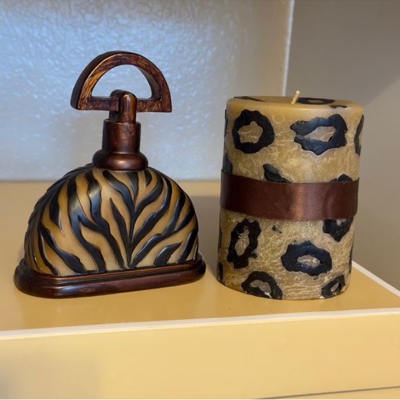 VINTAGE 2 Pc. Set - Animal Print Glass Handpainted Knick-Knack & Leopard Candle - Picture 1 of 11